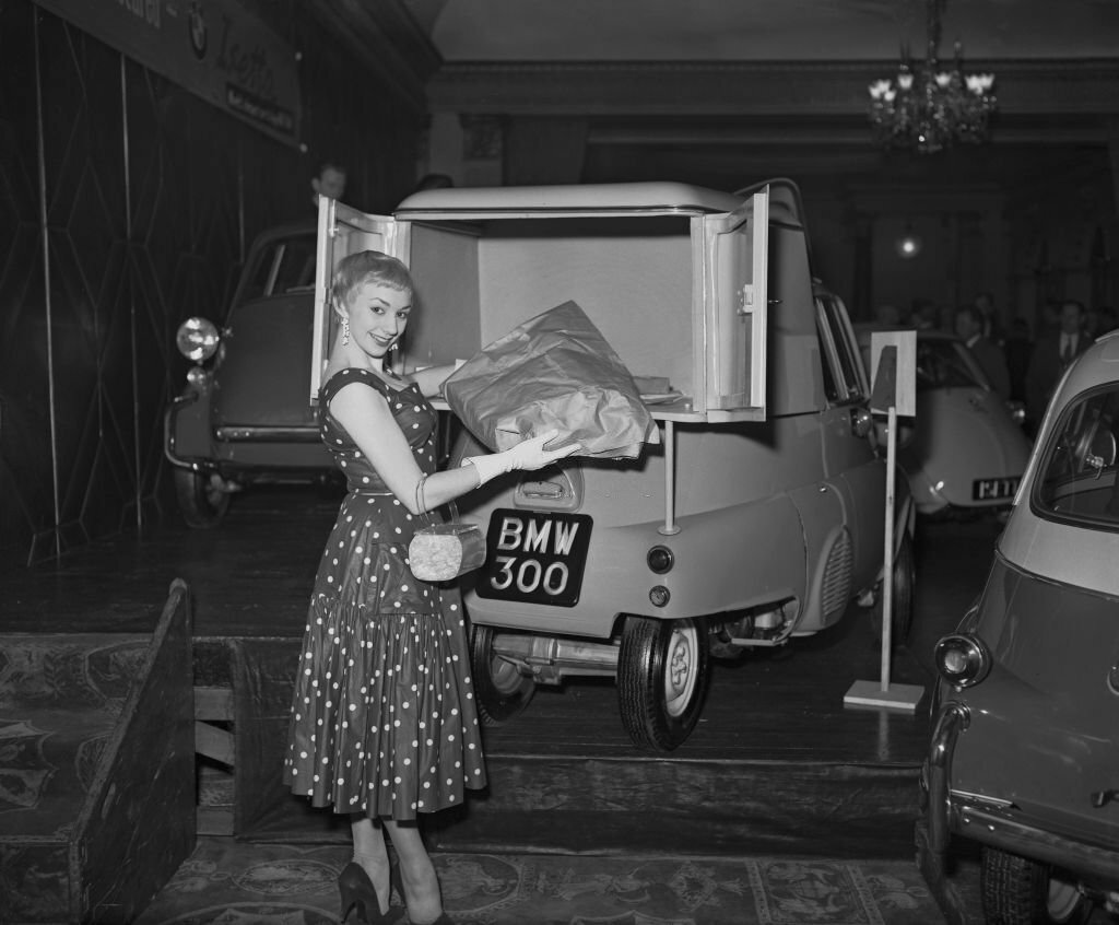 1957_british-made_version_of_a_bmw_isetta_pick-up_truck_on_show_at_the_dorchester_hotel_london.jpg
