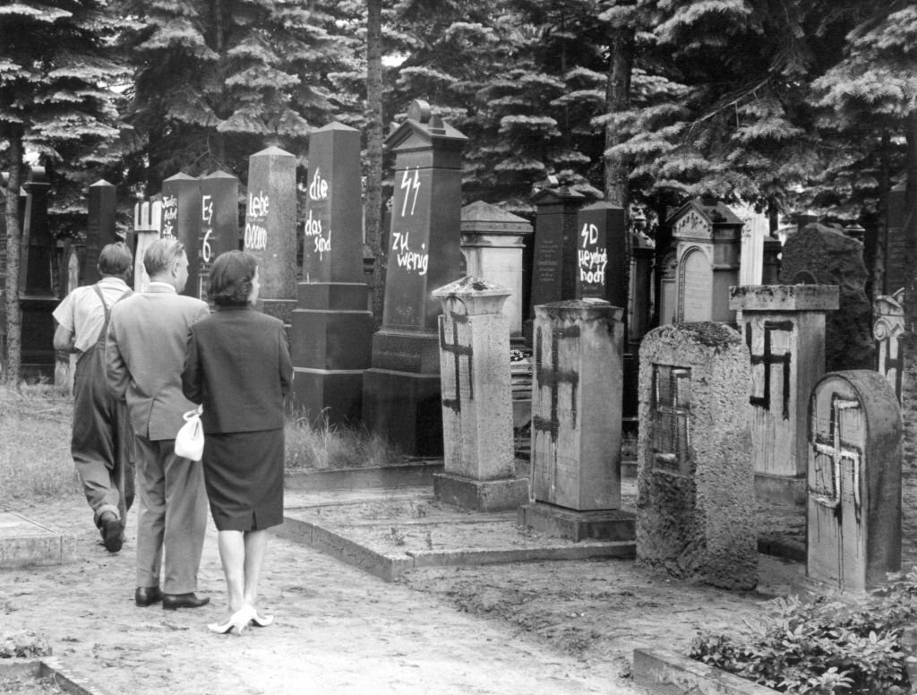 1965_judischer_friedhof_in_bamberg_gesch_ndet.jpg