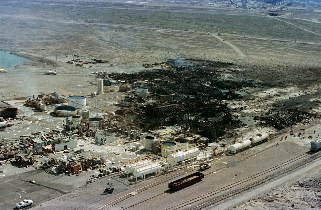 1988_views_of_the_aftermath_from_a_massive_explosion_at_a_u_s_space_shuttle_fuel_plant_henderson_nevada_usa1.jpg