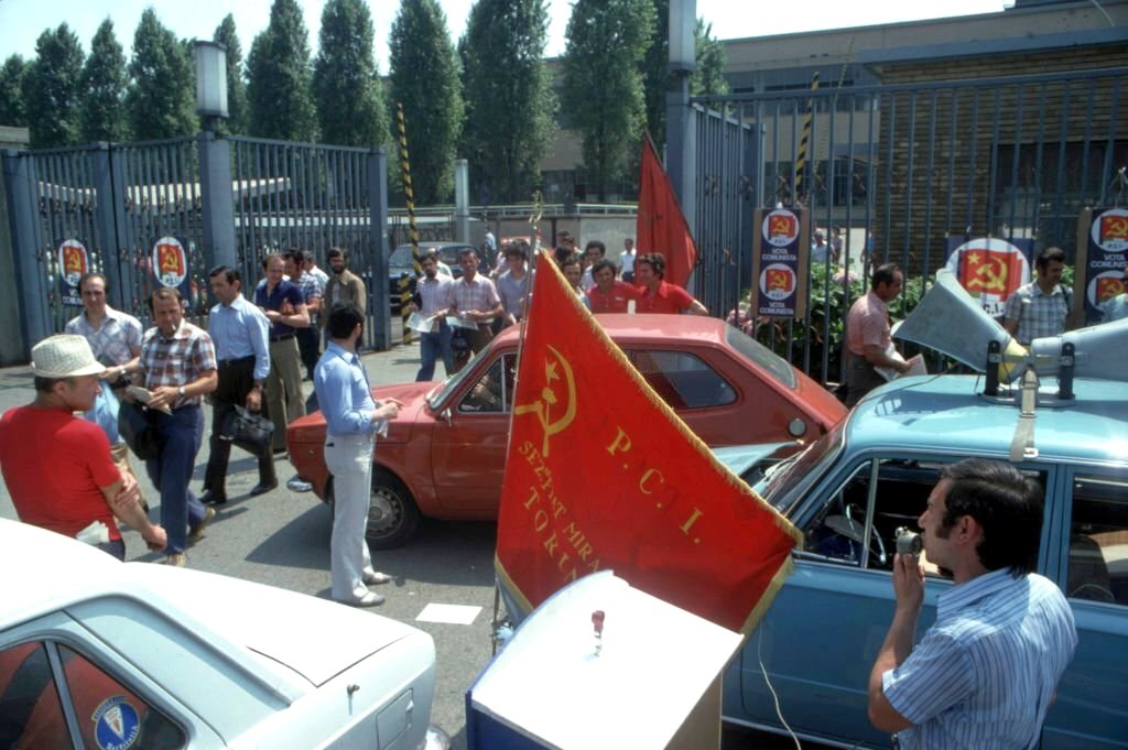 1976_az_olasz_kommunista_part_pci_aktivistai_a_fiat_gyarban_torino_olaszorszag.jpg