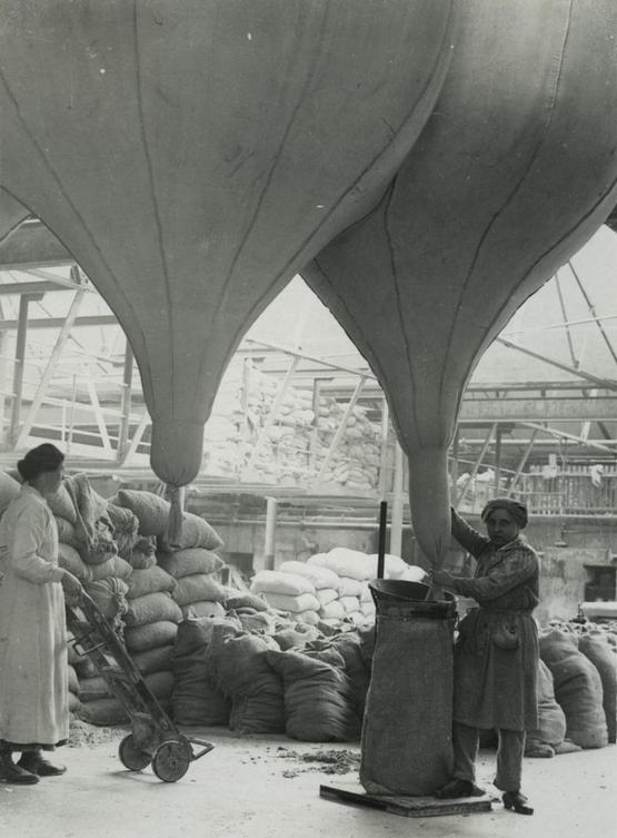 1916_british_women_working_in_an_asbestos_factory_during_wwi_lancashire_england.jpeg