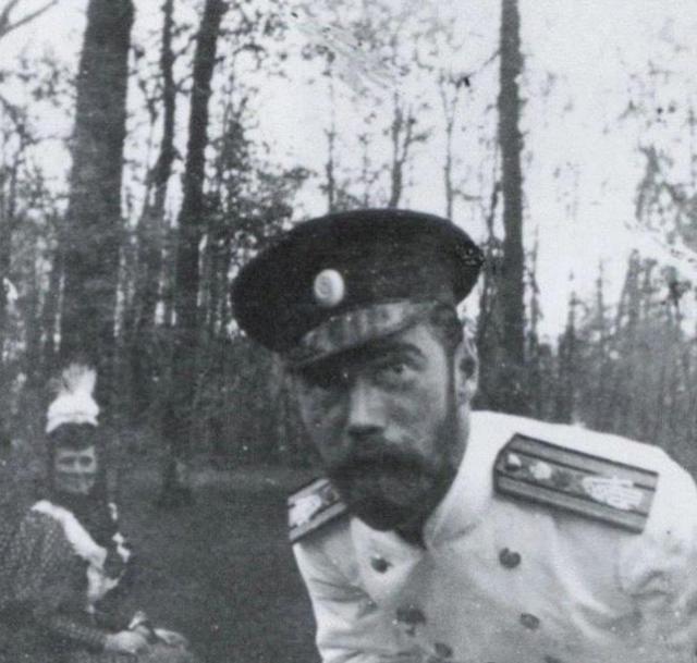 1917_an_accidental_selfie_was_taken_by_tsar_nicolas_ii.jpeg
