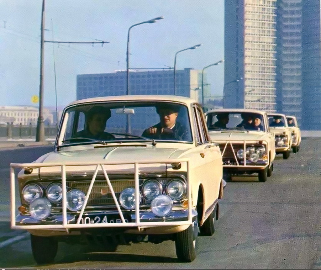 1968_a_szovjet_autoexport_csapata_a_london-sydney_rallyra_keszulve_moszkvics_408-asokkal.jpeg