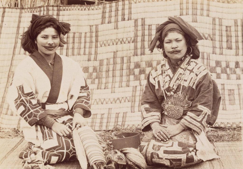 1890_two_ainu_women_with_lip_tattoos_japan.jpeg