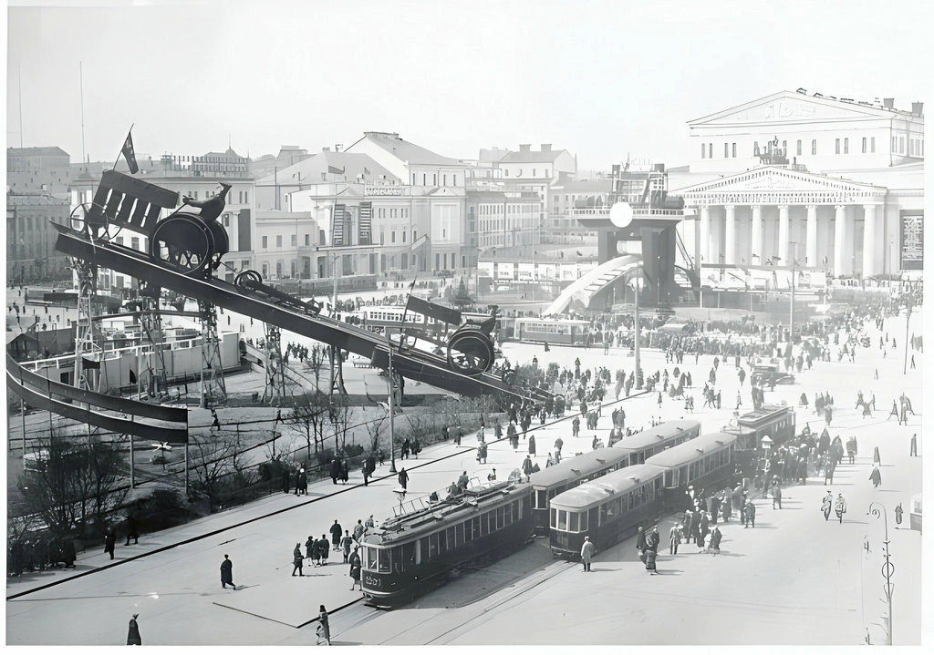 1933_may_day_decorations_in_moscow.jpg