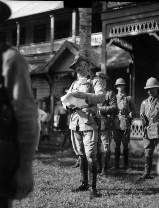 1914_colonel_robert_logan_reads_the_proclamation_of_the_acquisition_of_the_german_samoan_islands_for_allied_occupation_apia_samoa.jpg
