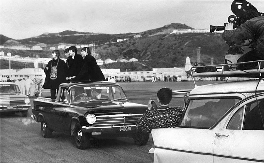 1964. A Beatles Új-Zélandra érkezik..jpg