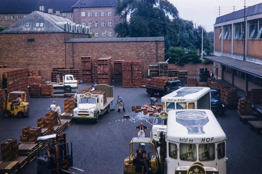 1959_carlsberg_brewery_yard_and_accident.jpg