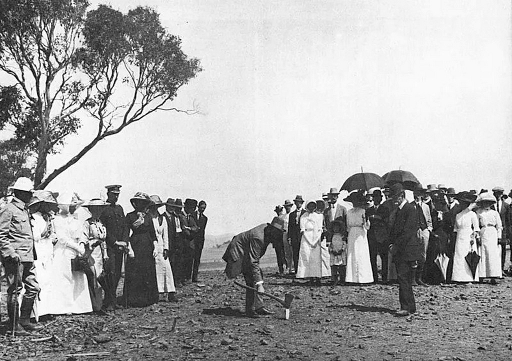 1913_the_first_survey_stake_for_what_would_become_the_city_of_canberra_capital_of_australia.jpg