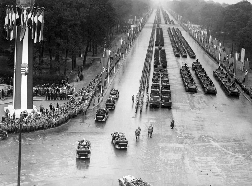 1938_tank_parade_on_the_occasion_of_a_state_visit_of_miklos_horthy.jpg