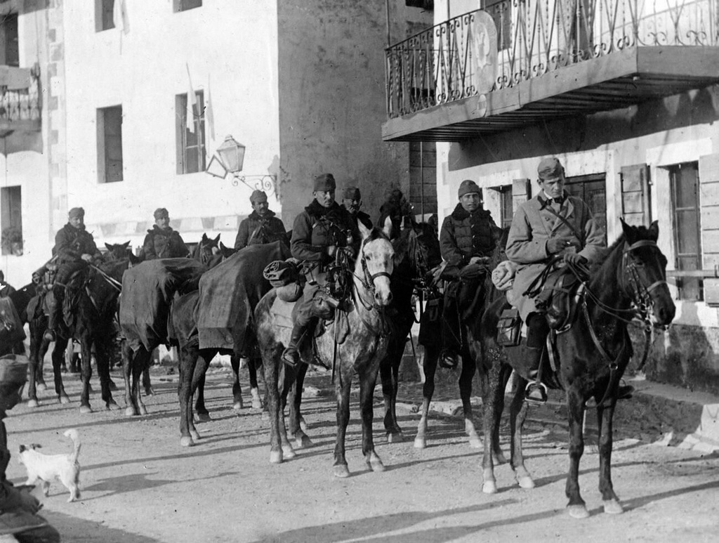 1916_austro-hungarian_honved_hussars_on_horseback_on_the_way_to_virpazar_in_montenegro_during_the_first_world_war.jpg