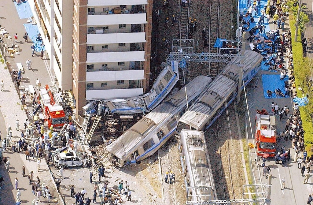 2005_train_on_the_jr_fukuchiyama_line_derailed_and_crashed_into_an_apartment_building_the_amagasaki_crash_killed_50_people_and_injured_417.jpg
