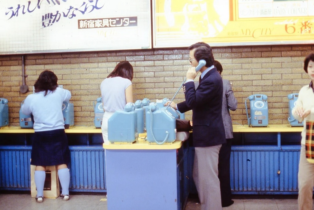 1980_payphones_in_tokyo.jpg