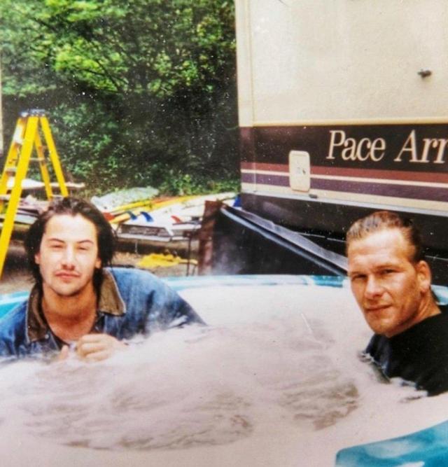 1991_keanu_reeves_and_patrick_swayze_staying_warm_between_takes_on_point_break.jpeg