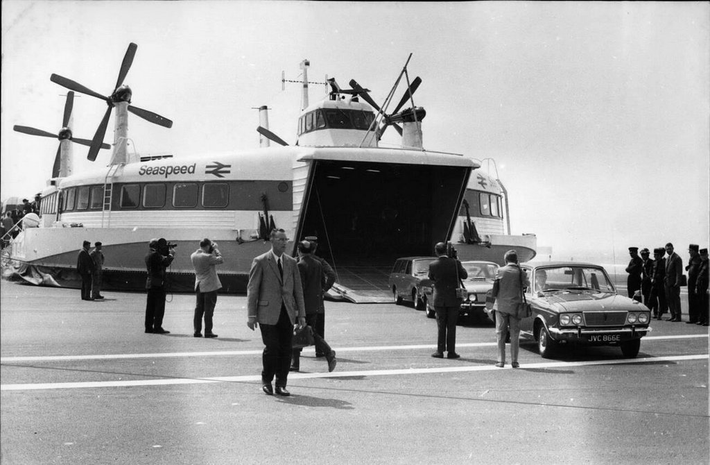 1968_dover-boulogne_in_35_minutes_by_hovercraft_cr.jpg