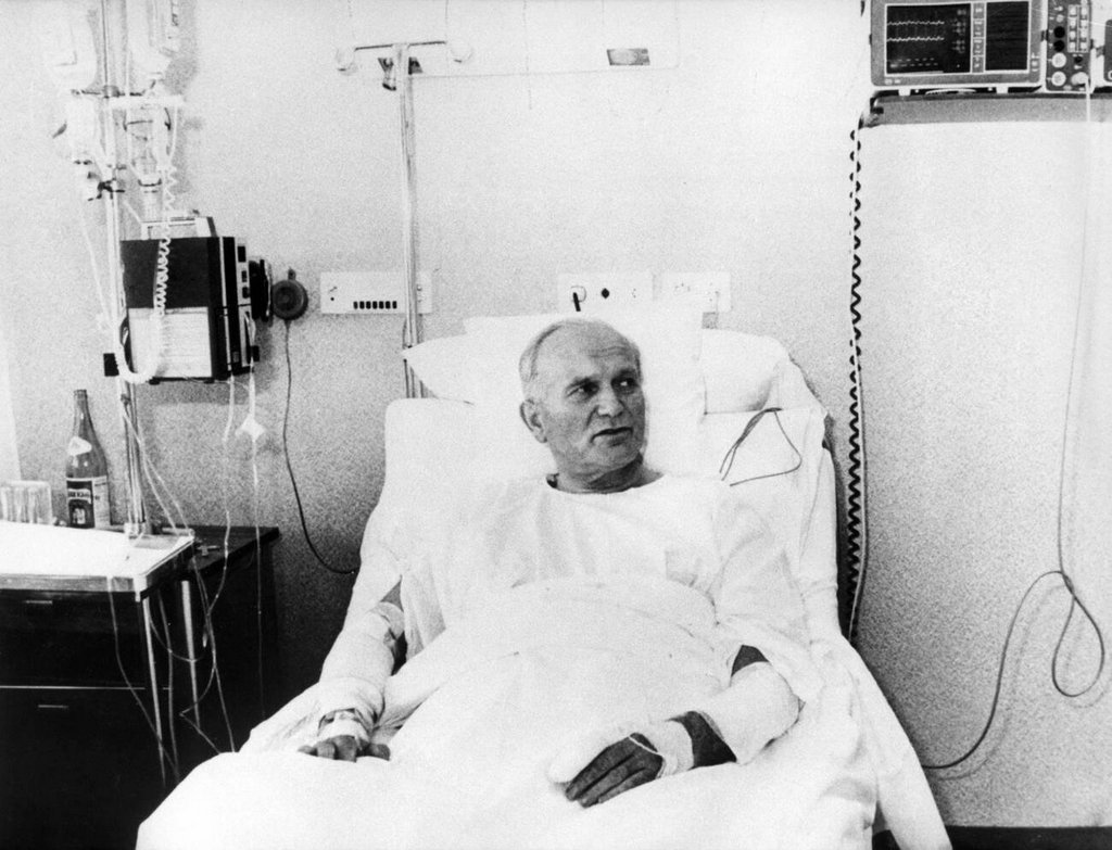 1981_pope_john_paul_ii_at_the_gemelli_hospital_in_rome_after_the_assassination_attempt.jpg