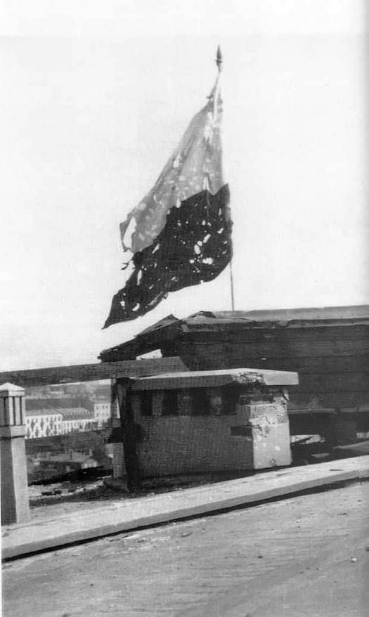 1944_polish_flag_during_the_warsaw_uprising.jpeg