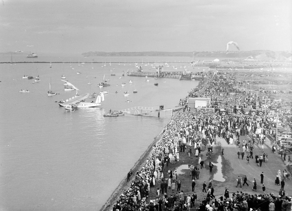 1937_crowds_at_mechanics_bay_in_auckland_new_zealand_welcome_the_arrival_of_a_sikorsky_s-42_operated_by_pan_american_airways_nz.png