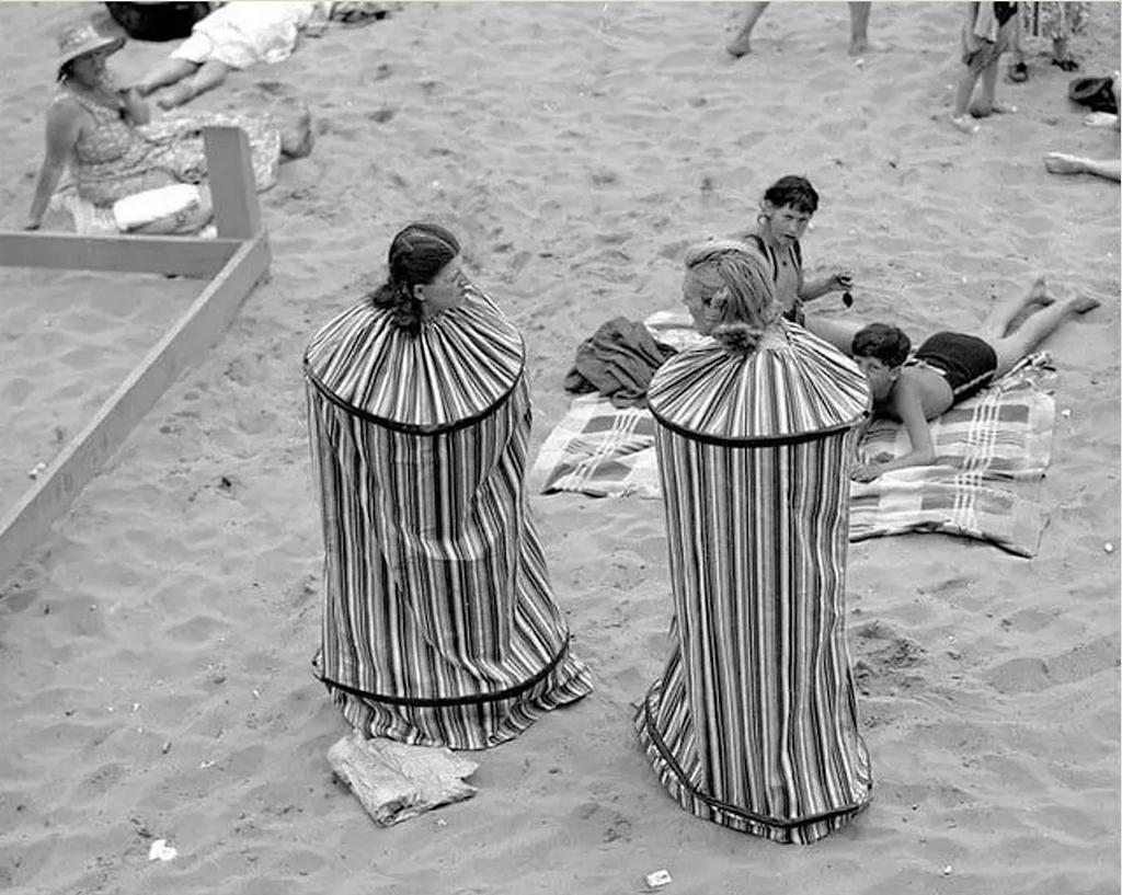 1930s_portable_beach_changing_rooms.jpeg
