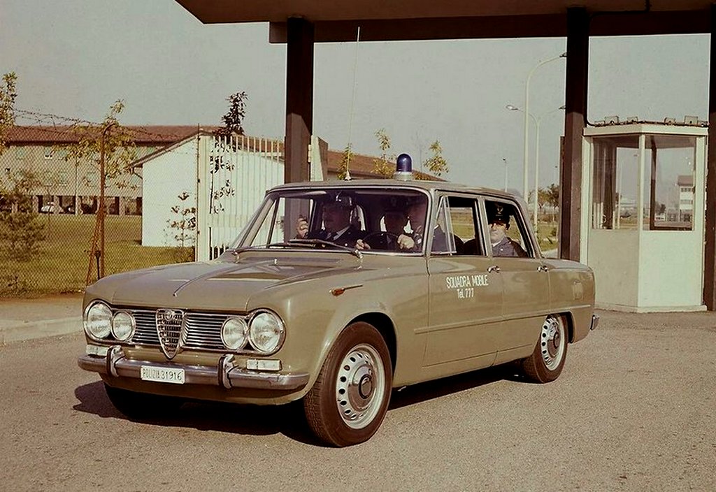 1962_italian_police_alfa_romeo_giulia_1600_sedan.jpg