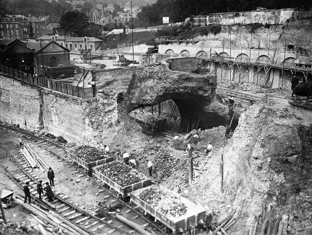 1913_collapse_of_a_tunnel_in_rouen_general_view_of_the_beauvoisine_tunnel.jpg