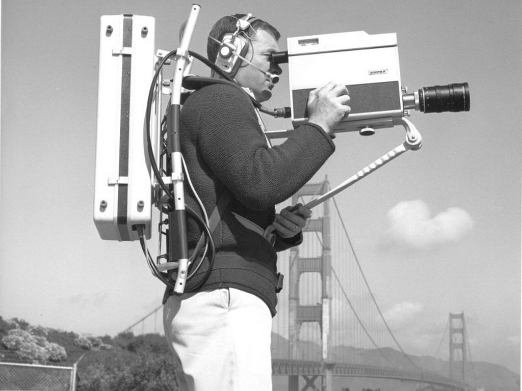 1967_fekete-feher_hordozhato_videofelvevo_ampex_vr-3000_rogzitovel_a_haton.jpeg