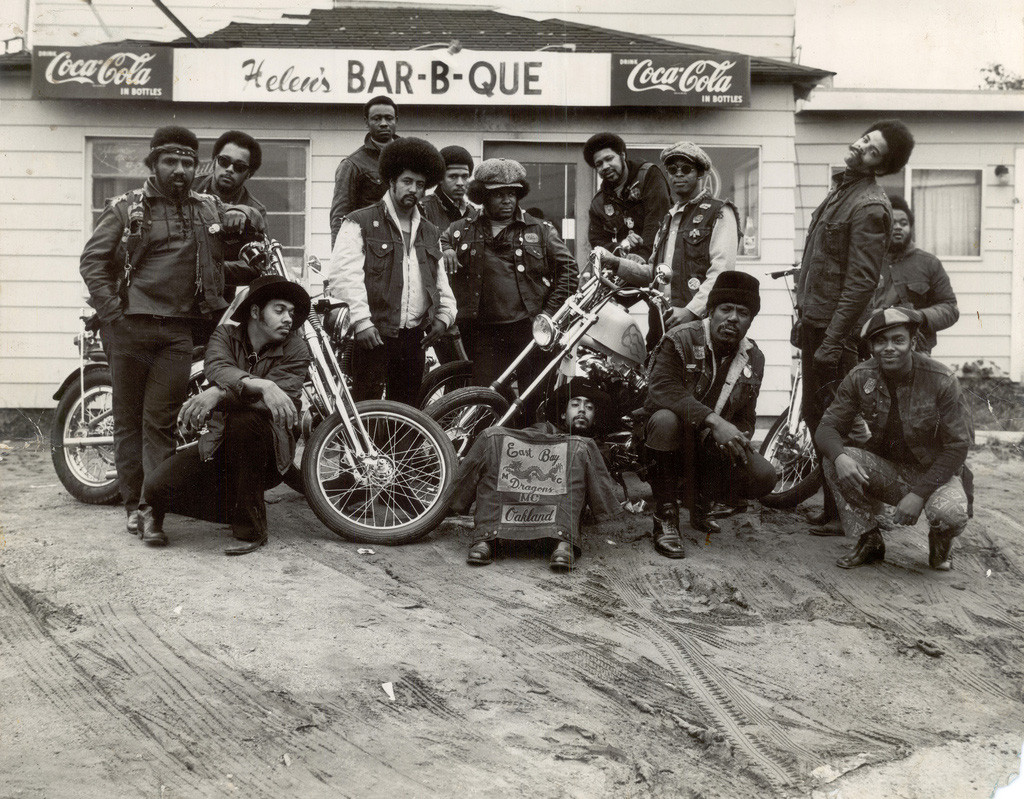 1960-as évek. Oakland, Kalifornia. Az East Bay Dragons, az első fekete motoros banda..jpg