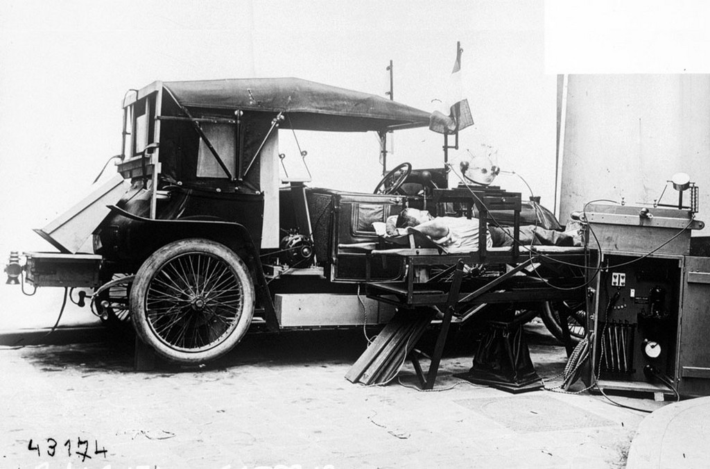 1916_elso_vilaghaborus_harcteri_csucstechnika_a_francia_hadsereg_mobil_rontgenlaborja.jpg