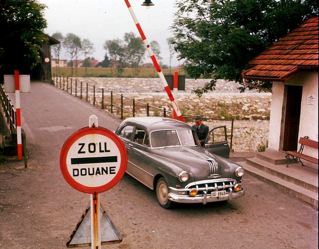 1952_egy_vamallomason_ausztria_es_nemetorszag_hataran_cr.jpg