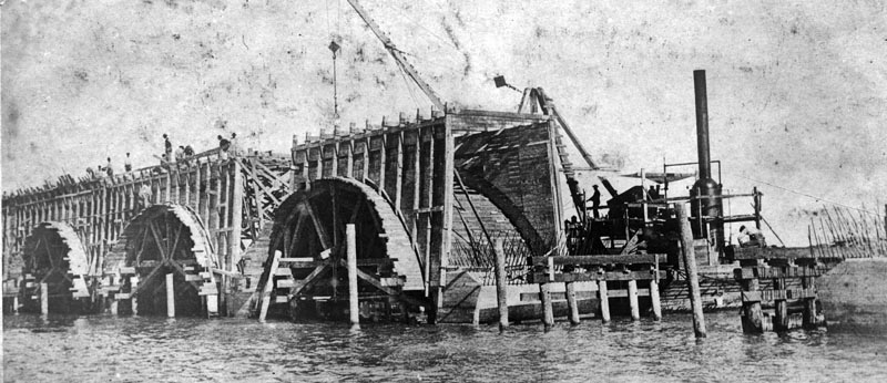 1909. Az eredeti Florida Keys-híd építése..jpg