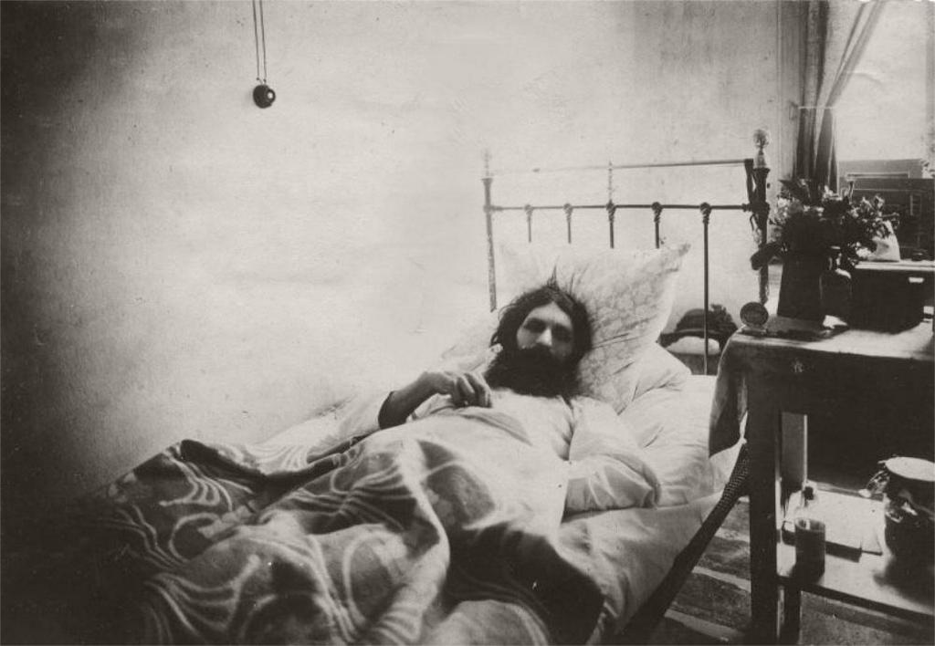 1914_grigory_rasputin_wounded_by_khioniya_guseva_in_a_hospital_bed_in_tyumen.jpeg