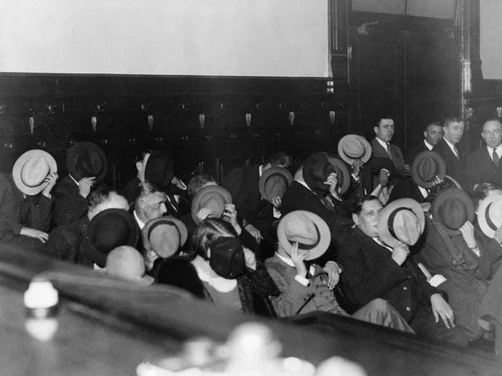 1931_mobsters_hide_their_faces_at_al_capone_s_trial.jpeg