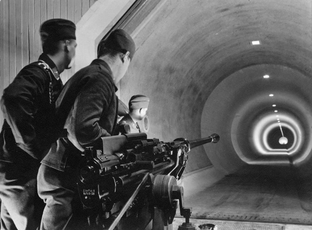1940_a_nemet_37_mm-es_flak-18_legvedelmi_agyu_tesztjei_egy_alagutban_nemetorszag_braunschweig.jpg