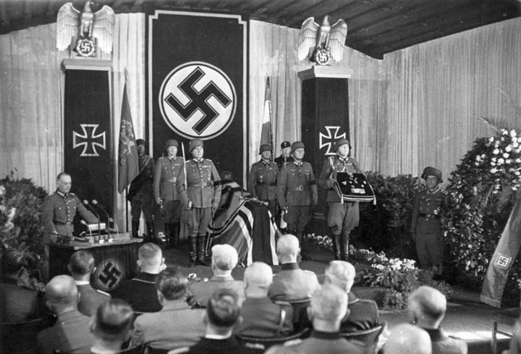 1944_field_marshal_gerd_von_rundstedt_delivering_the_eulogy_at_the_funeral_for_field_marshal_erwin_rommel_in_ulm.jpeg