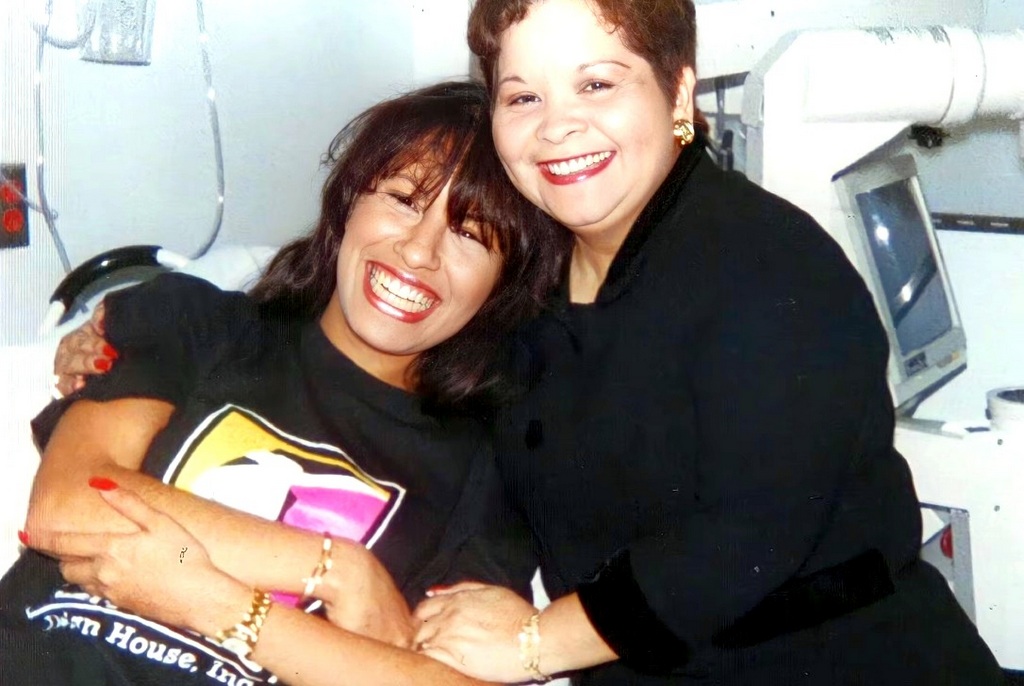 1994_american_singer_selena_quintanilla-perez_left_was_shot_dead_by_yolanda_saldivar_right_president_of_selena_s_fan_club_who_was_exposed_as_having_embezzled_thousands_of_dollars_from_the_singer_s_earnings.jpg