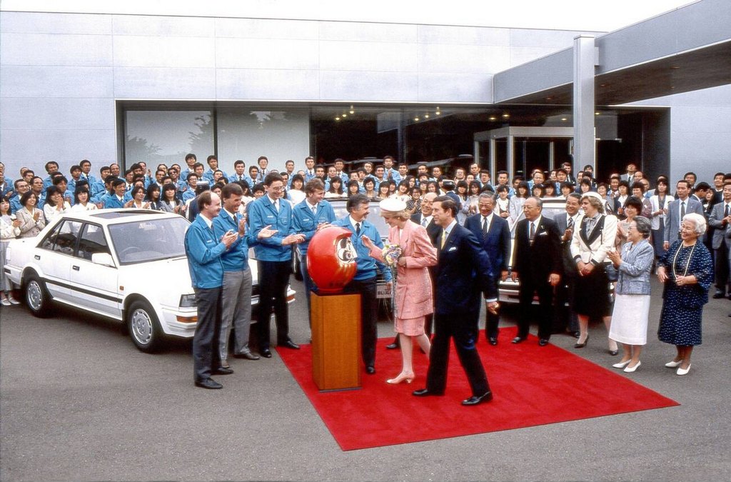 1986_prince_charles_and_princess_diana_at_the_nissan_car_factory_tokyo_japan.jpg