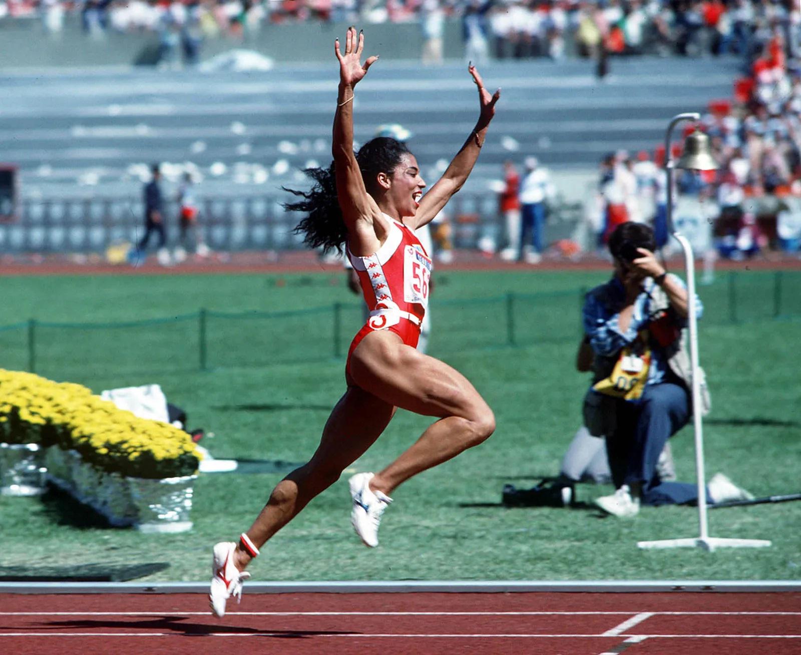1988_florence_griffith_joyner_wins_gold_at_the_seul_olympic_games_100_meter.jpeg