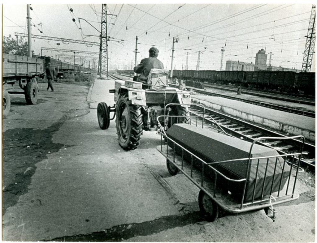 1990_specialis_kuldemeny_vasuti_szallitasa_kartali_varos_cseljabinszk-regio_szovjetunio.png