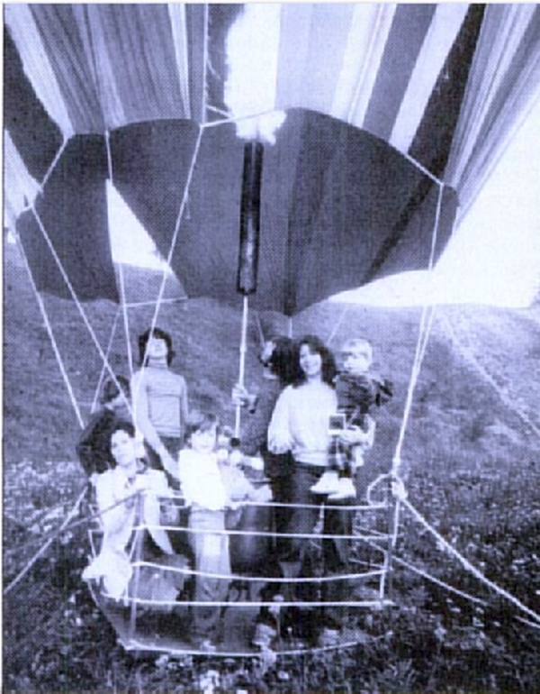 1962. Peter Strelzyk, Günter Wetzel házilag készült hőlégballonja, amivel teljes családjukkal sikeresen nyugatra szöktek az NDK-ból..png