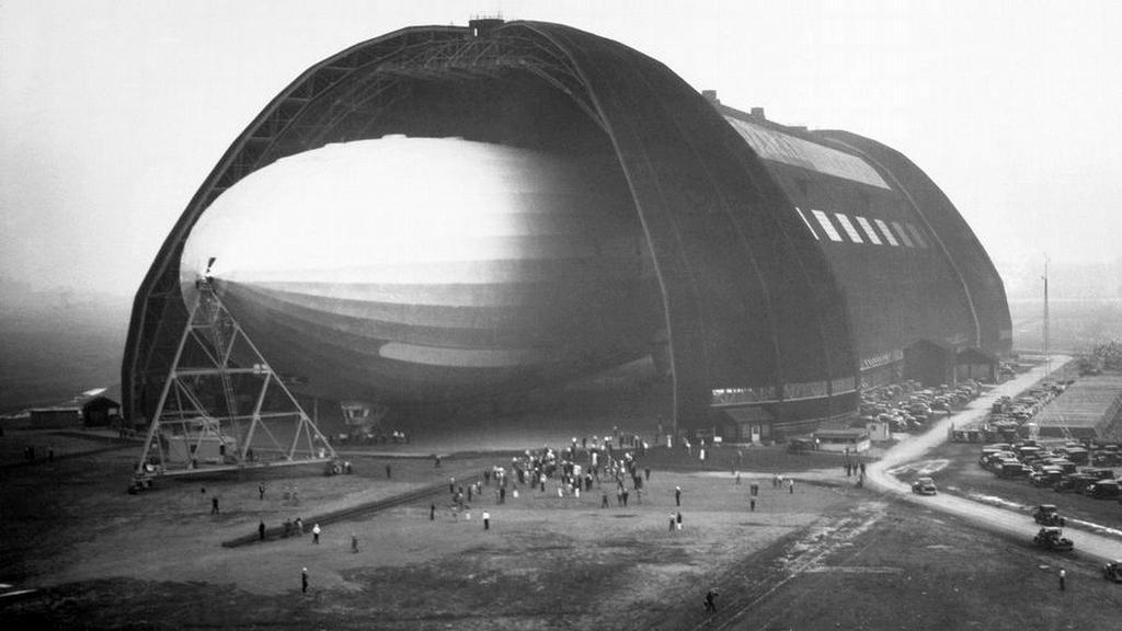 1931_u_s_navy_airship_akron_emerging_from_the_goodyear_zeppelin_hangar_at_akron_ohio.jpeg