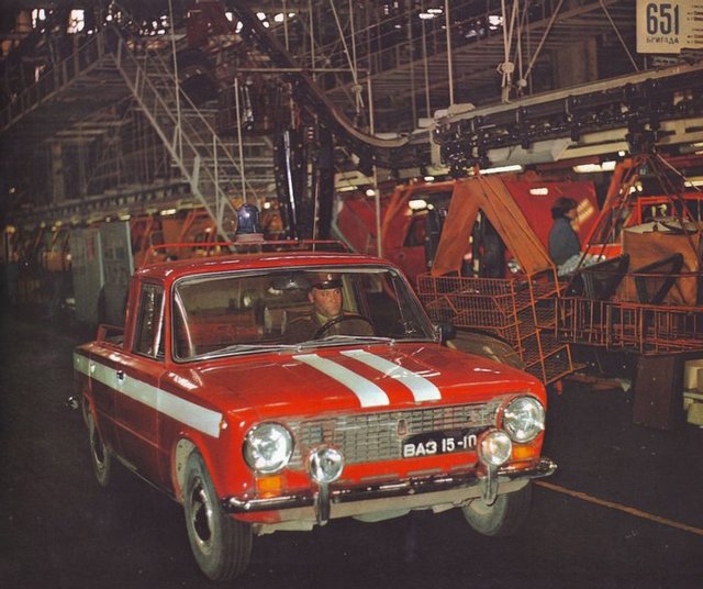 1970-es_evek_a_gyari_tuzoltosag_altal_hasznalt_pickuppa_alakitott_zsiguli_togliatti_szovjetunio.jpeg