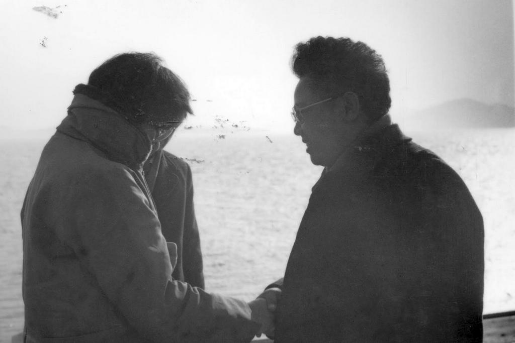 1978_kidnapped_south_korean_actress_choi_eun-hee_is_welcomed_by_her_new_captor_kim_jong-il_nampo_harbour_north_korea.jpeg