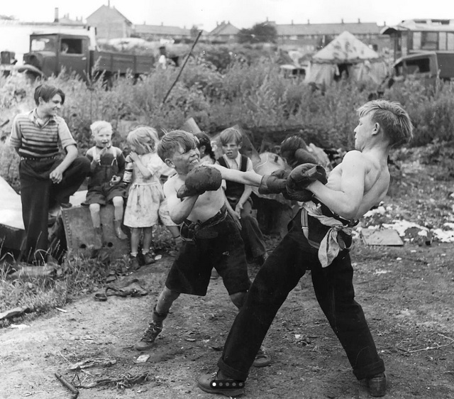 1950-es_evek_irish_travellers_outside_of_london.jpg