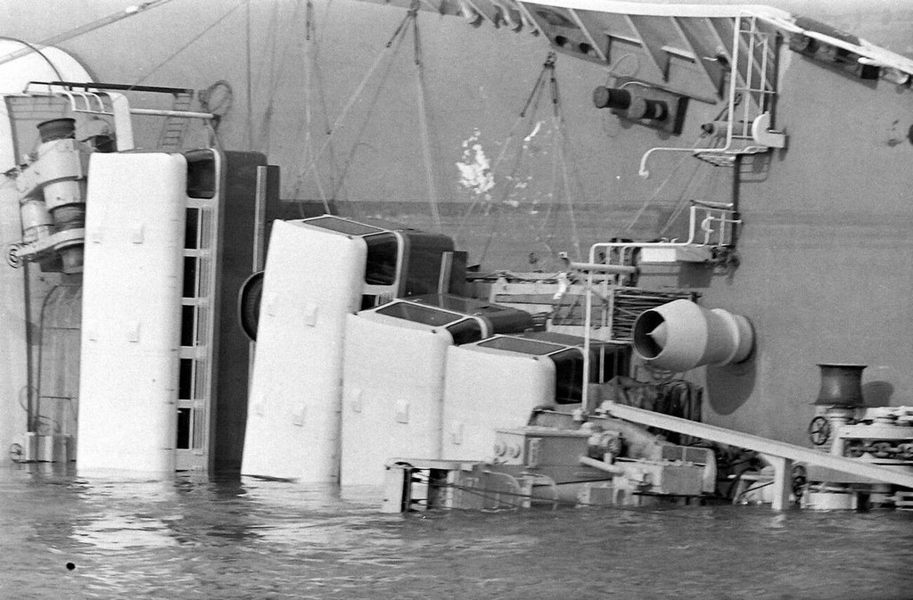 1964_east_german_ship_magdeburg_crashes_after_hit_by_japanese_yamashiro_maru_on_thames_river.jpg