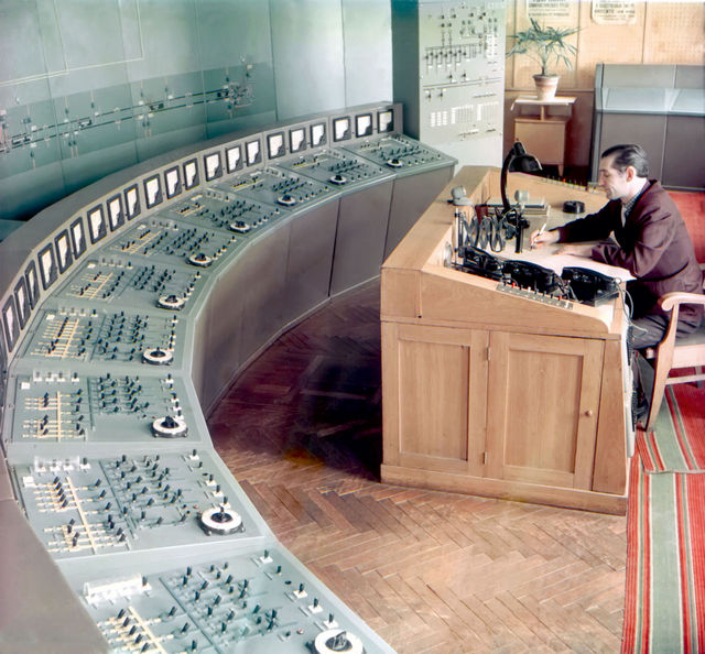 1964_elektronikus_vezerlokozpont_a_moszkvai_metro_vontatasi_allomasainak_tavvezerlesehez_moszkva.jpeg