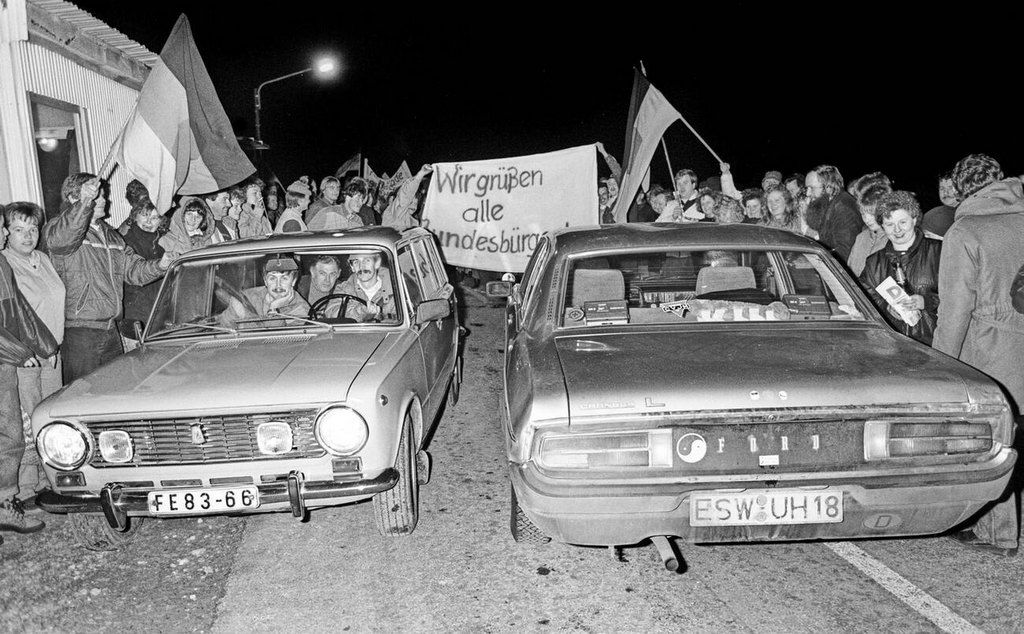 1989_first_christmas_after_the_former_german-german_border_came_down.jpg