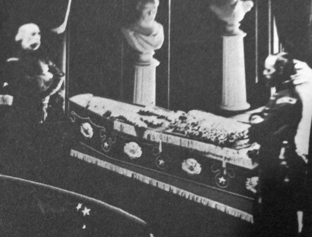 1865_only_known_photograph_of_president_abraham_lincoln_in_his_coffin_taken_by_jeremiah_gurney_jr_on_april_24_no_one_knew_of_the_photographs_existence_until_nearly_a_century_later.jpeg