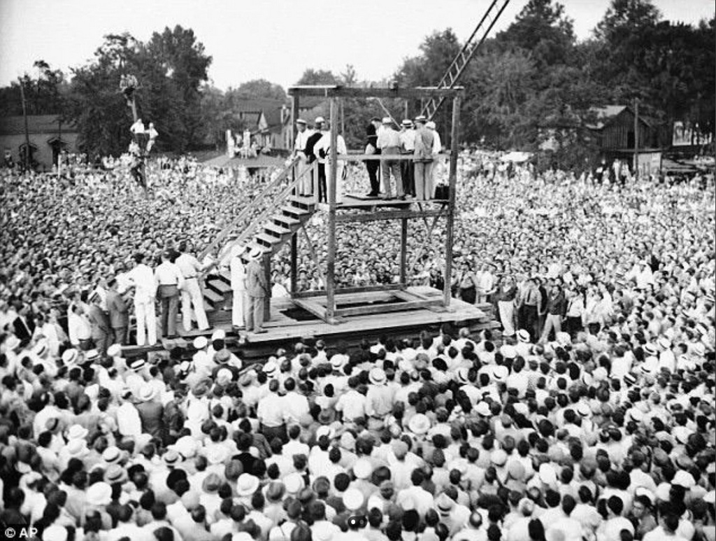 1936_last_public_execution_in_the_united_states_a_crowd_variously_estimated_at_10_000_to_20_000_gathered_at_owensboro_kentucky_rainey_bethea.jpg