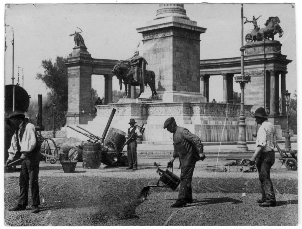 1915_az_ut_katranyozasa_a_hosok_teren_mullner_janos.jpg
