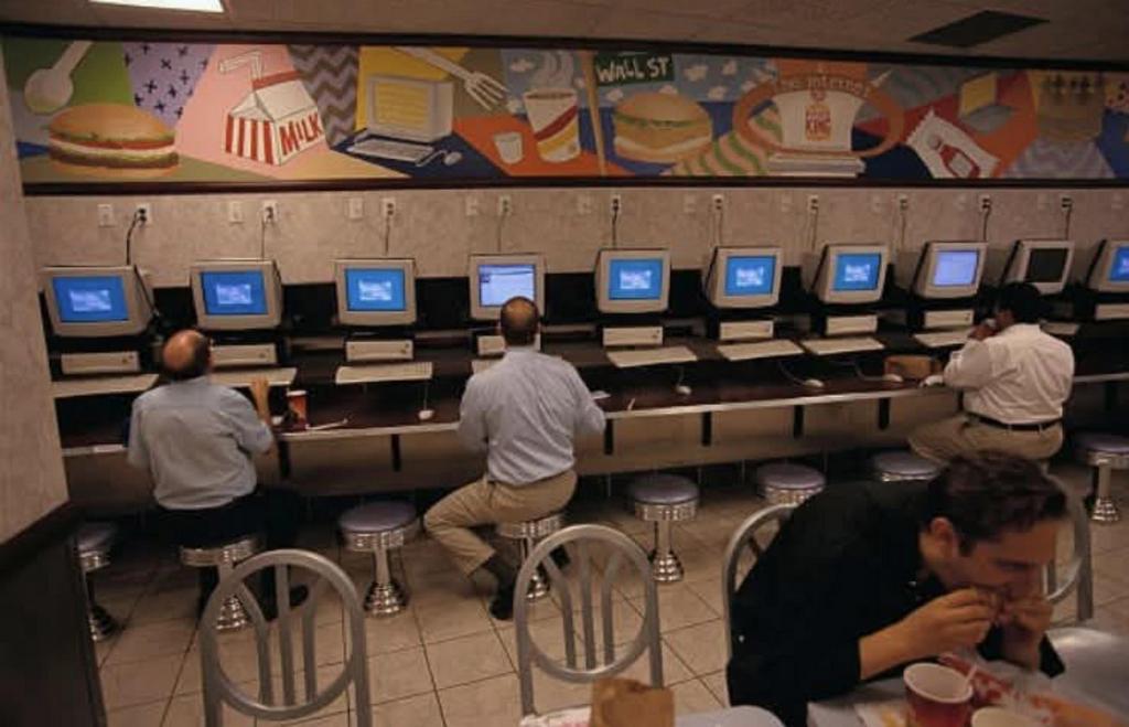1998_burger_king_located_in_manhattan_new_york_offered_free_internet_access_to_customers.jpeg